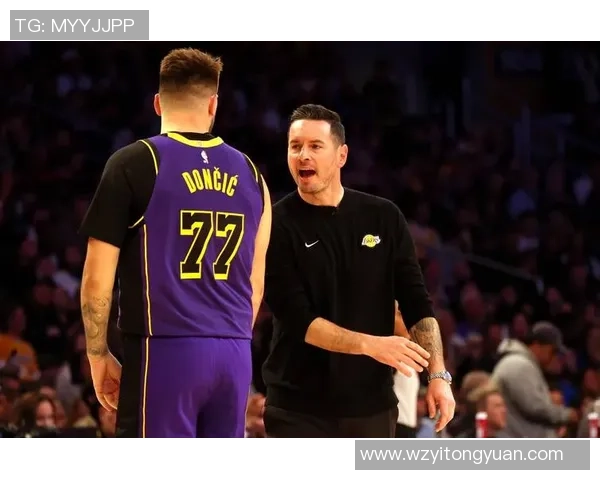 雷迪克：詹姆斯在录像分析会上为球队指明了改进方向并鼓舞士气